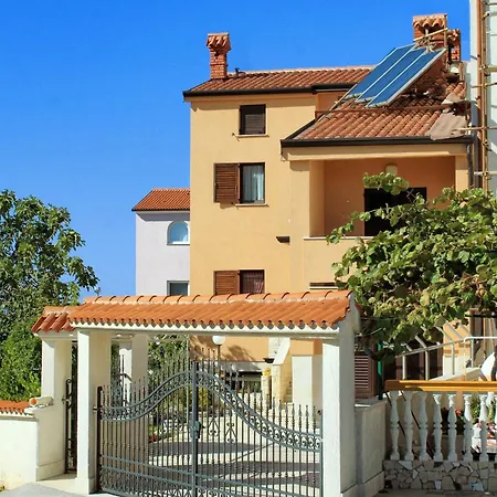 Appartamento With Parking Space Stinjan, Pula - 7368