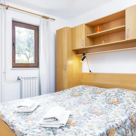 With Parking Space Stinjan, Pula - 7368 Appartamento Pola