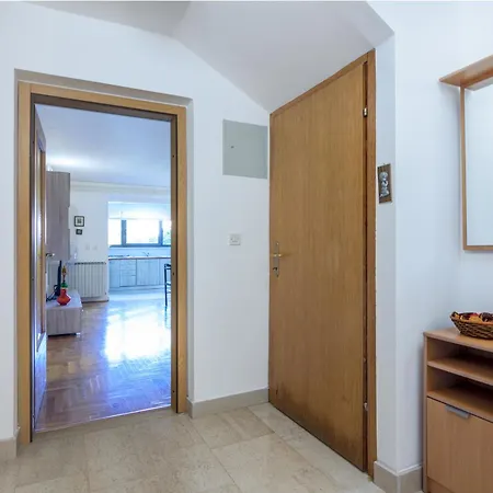 With Parking Space Stinjan, - 7368 Appartement