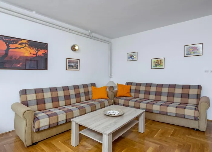 With Parking Space Stinjan, - 7368