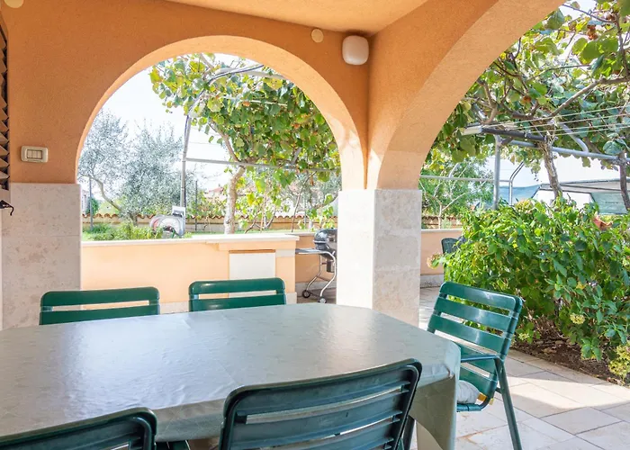 With Parking Space Stinjan, - 7368 * Pula