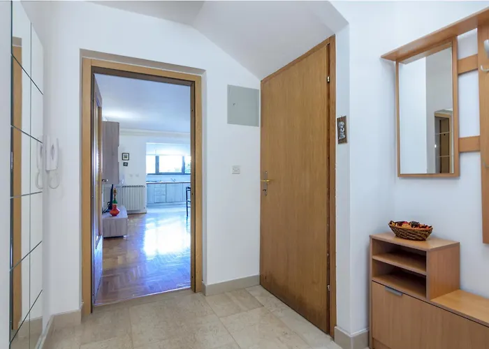 With Parking Space Stinjan, - 7368 Appartement