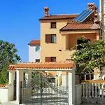 Apartamento With Parking Space Stinjan, - 7368