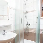With Parking Space Stinjan, - 7368 Apartamento