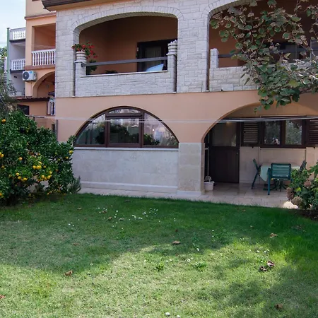 Apartment With Parking Space Stinjan, Pula - 7368 *