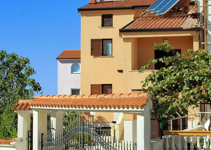 Apartment With Parking Space Stinjan, - 7368