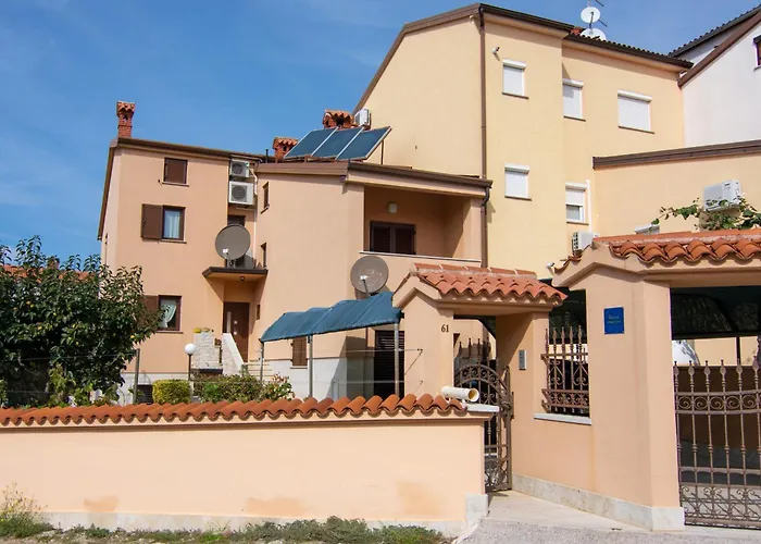 With Parking Space Stinjan, Pula - 7368 Appartement *