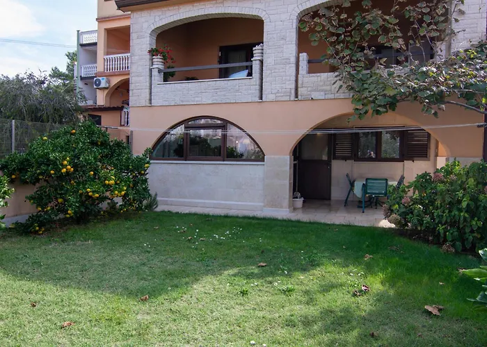 Appartement With Parking Space Stinjan, Pula - 7368 *